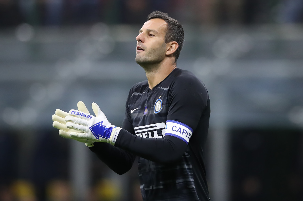 意媒：如果接受降薪，目前年薪600万欧的佩7可能与罗马续约