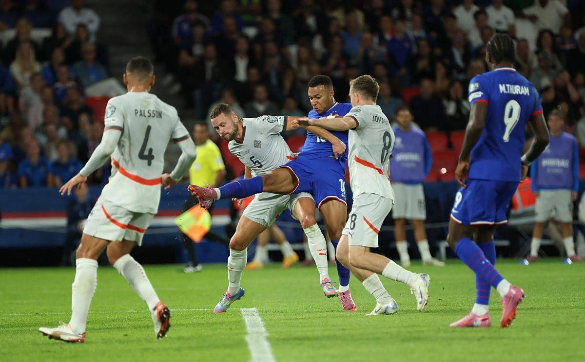 世界杯小组赛国际足联就强行把姆巴佩哈兰德凑一块