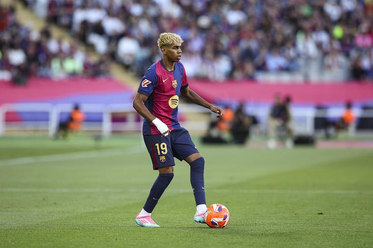 埃斯特旺：有些队友不相信我才18岁，我有时也觉得不可思议