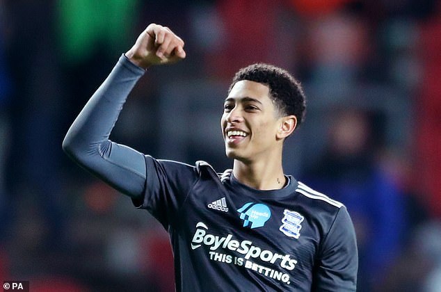 电讯报：纽卡可能无法在冬窗签下阿尔克马尔中场斯密特