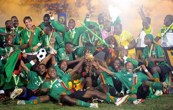 公牛半场三分13中3，吉迪10+5+5咬住比分