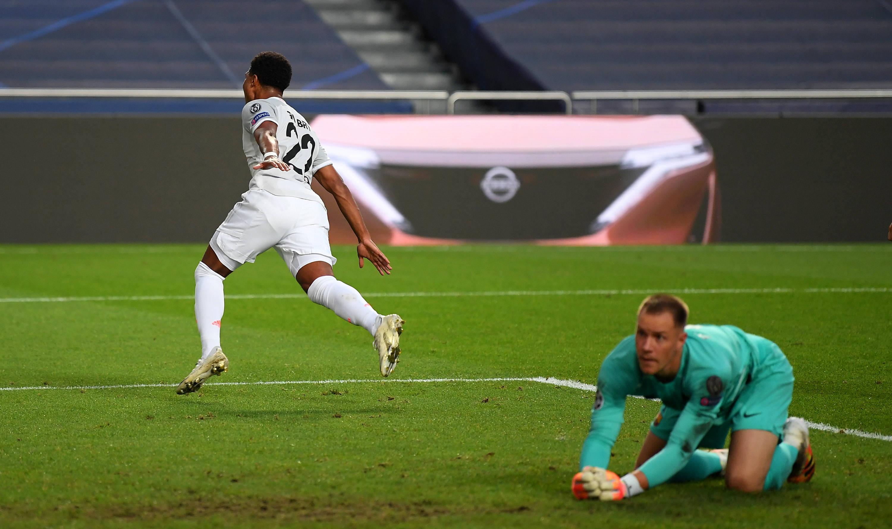 曼联迎战狼队，我真担心被惹毛的阿莫林，会帮利物浦解套！