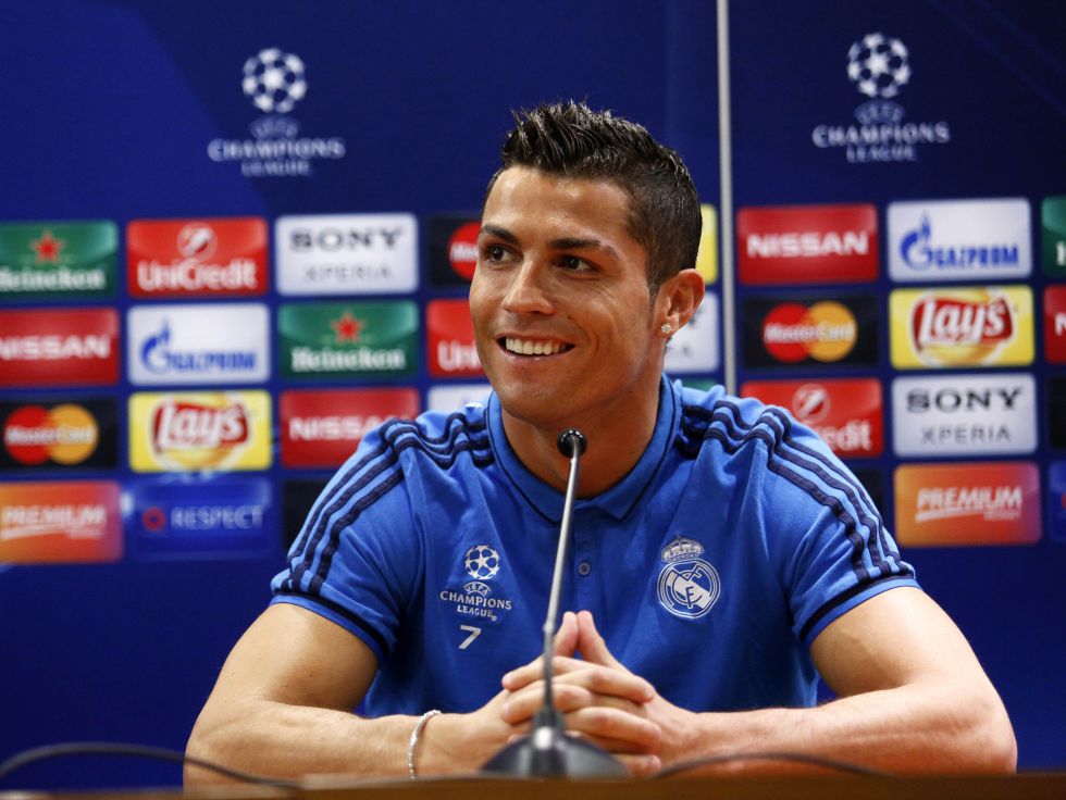 吾米提江：来到海港时我就想过能拿冠军，希望以后能多拿几个