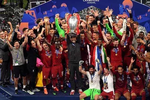 这是真爱，一阿根廷球迷带了50美元，一路搭顺风车去巴西客场